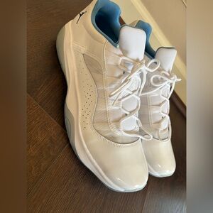 Nike White and Blue Sneakers